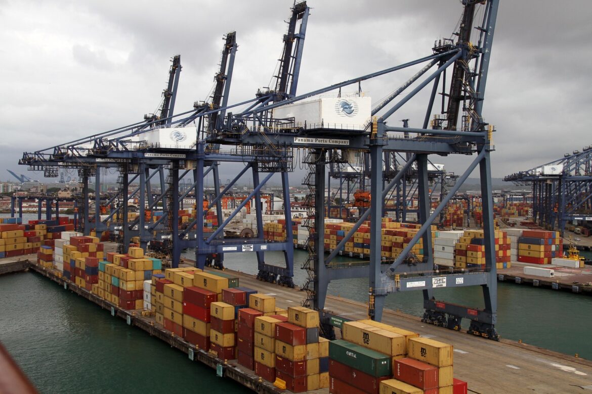 panama-canal-4055796_1920.jpg