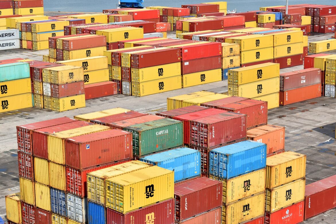 cargo-8001610_1920.jpg
