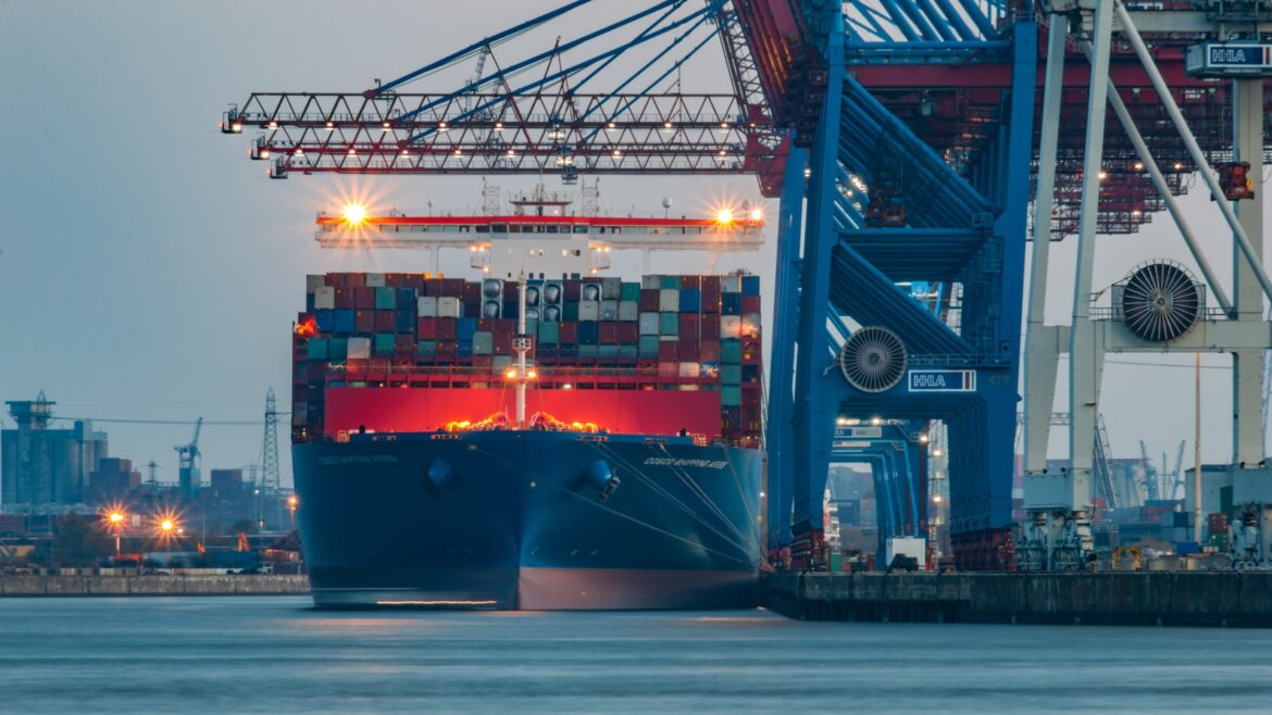 hamburg-3763443_1920.jpg