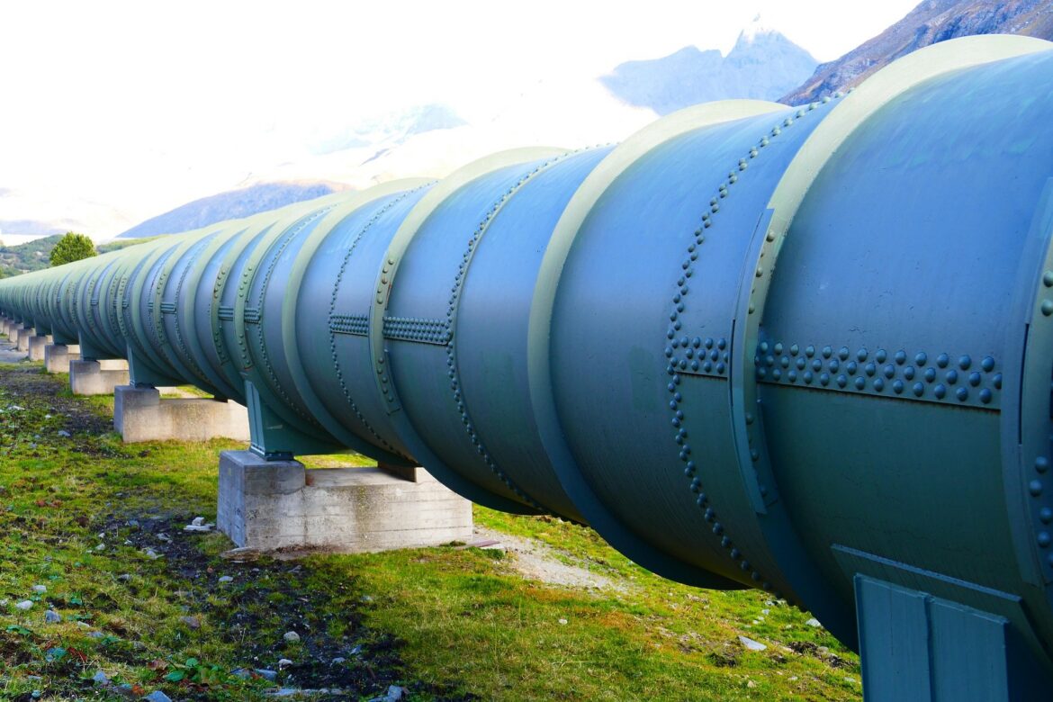 pressurized-water-pipe-509871_1920.jpg