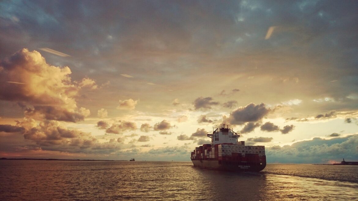 ship-981597_1920.jpg